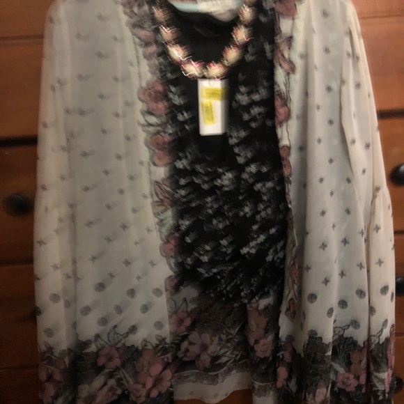 Taylor & Sage wrap around shrug - Picture 2 of 6